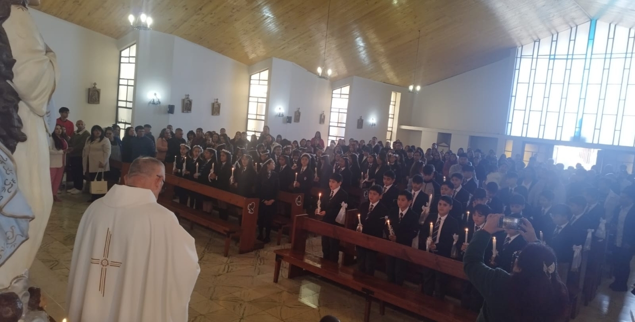 Estudiantes de nuestro colegio realizaron su Primera Comunión
